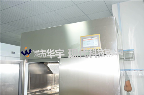 我司為江蘇某外資公司提供1000L帶PLC顯示控制恒溫恒濕柜(圖3) 我司為江蘇某外資公司提供1000L帶PLC顯示控制恒溫恒濕柜(圖3)